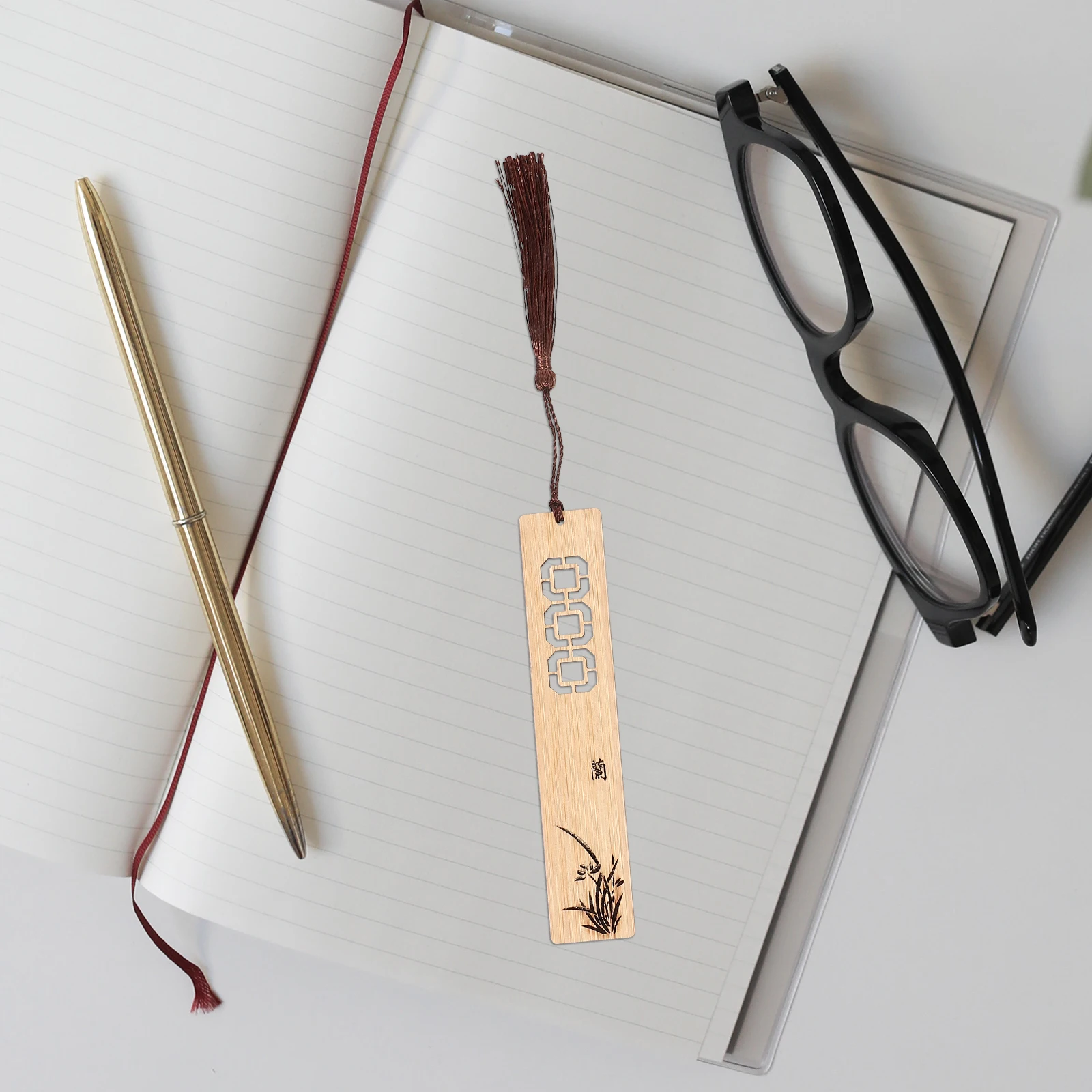 

4pcs Bamboo Bookmarks Set Carved Wooden Labels Chinese Style Plum Blossoms Chrysanthemum Festival Souvenir Gifts Lightweight