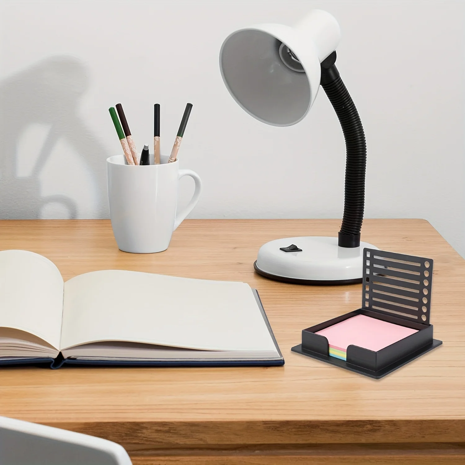 1 soporte para notas adhesivas con plantilla (incluye notas adhesivas) - Base multifuncional, compatible con notas adhesivas autoadhesivas de 3 x 3 pulgadas, material plástico, adecuado para oficina, hogar, escuela (negro, gris)