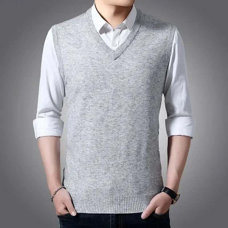 

High-end V-neck Knitted Sweater Vest for American Middle-aged Men, A Warm and Casual Sleeveless Vest for Autumn and Winter.