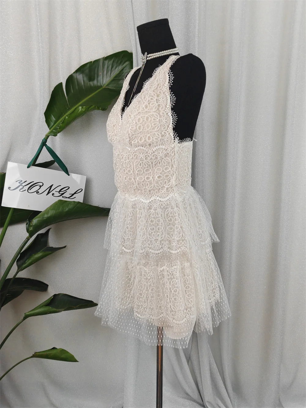 Vestido Sexy de encaje sin mangas con escote en V profundo para mujer, Vestido de cumpleaños Beige, diseño 2021, vestidos elegantes de celebridades, Vestido de noche para discoteca