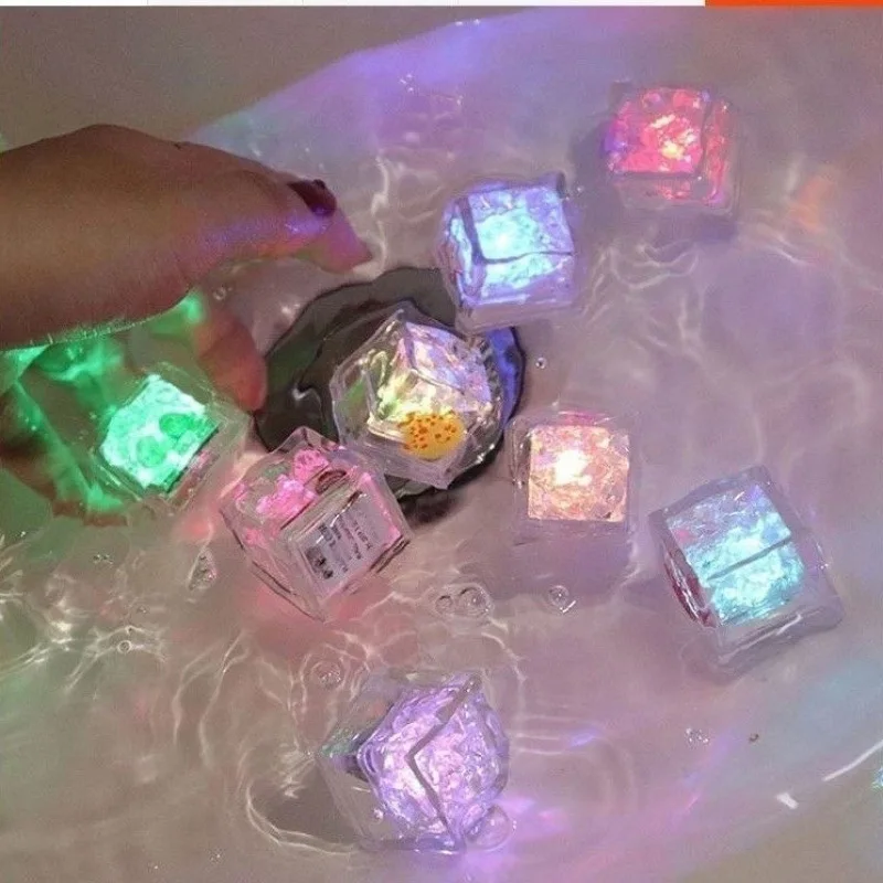 8-delig babybadje LED-oplichtend speelgoed Kleurrijk waterdicht Glow-in-the-Dark speelgoed Perfect voor verjaardags- en kerstcadeaus voor kinderen