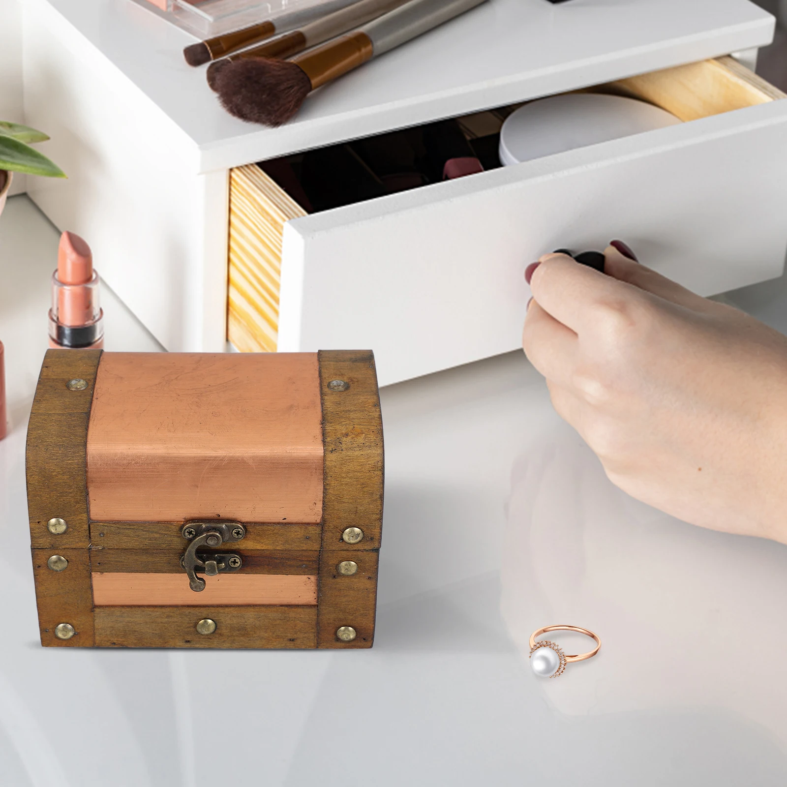 

Retro Wooden Storage Box Small Lockable Treasure Chest Vintage Jewelry ganizer Keepsake Container Wooden Prop Storage