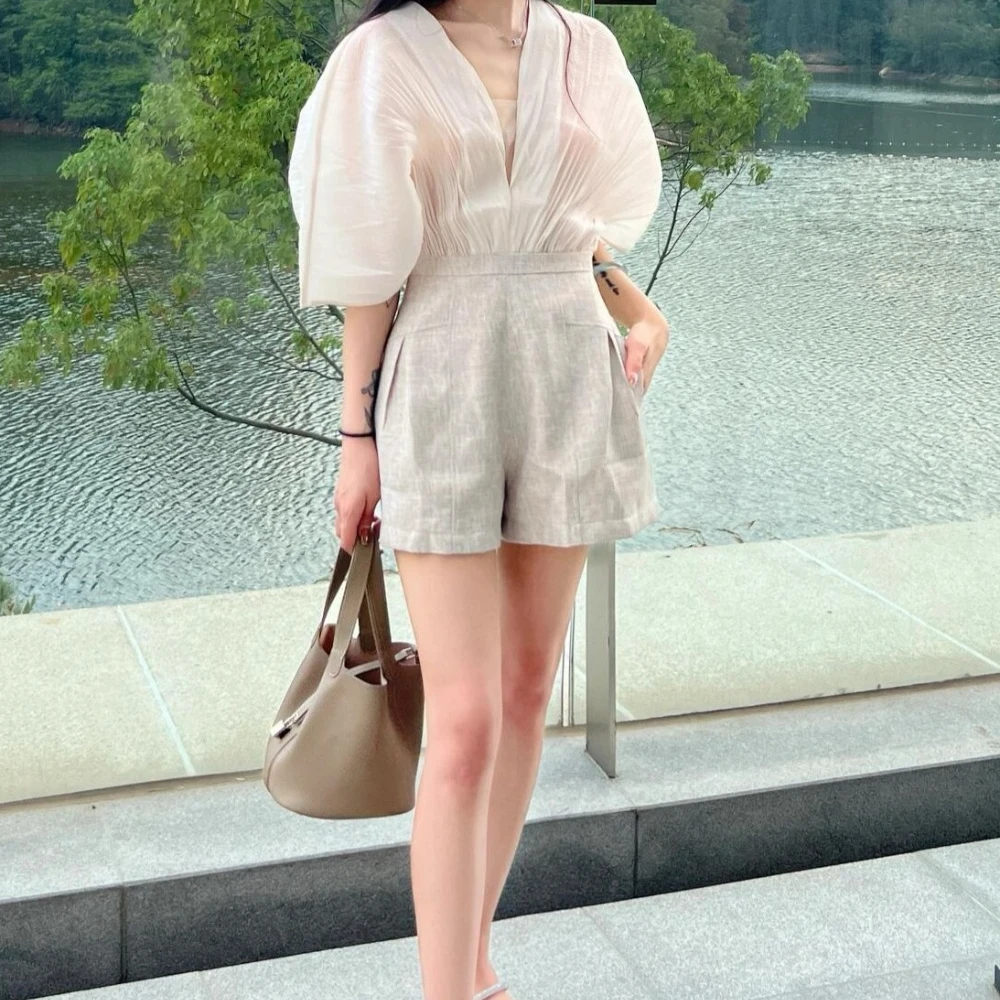 

Niche Pleated Bat Sleeve Short Sleeve Jumpsuit Shorts for Women