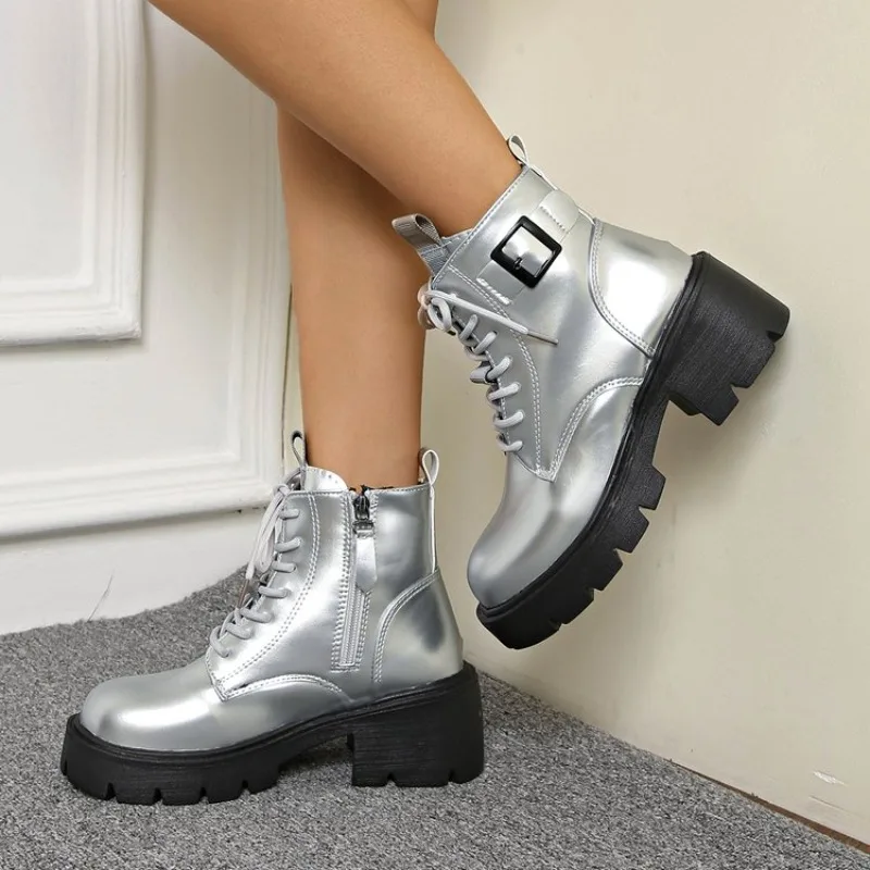 

Осенние новые модные мотоциклетные ботильоны с круглым носком и толстой подошвой в британском стиле, увеличивающие рост.