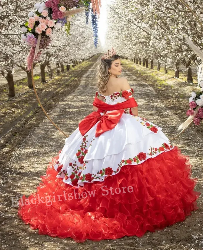 Gaun putri merah Quinceanera 2025 mewah bahu terbuka 3D Applique bunga renda Meksiko vestido de 15 aultros quinceaera kustom