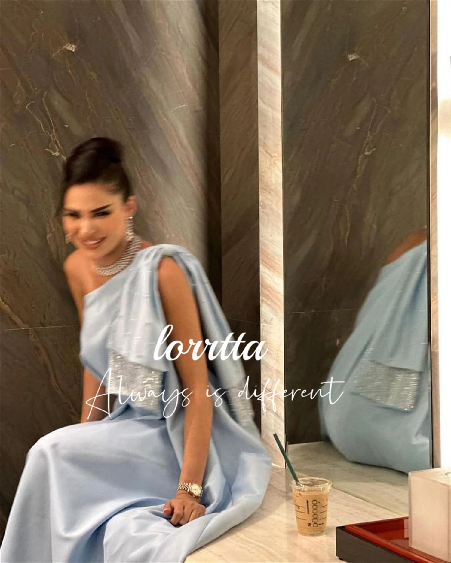 Lorrtta ชุดราตรีชุดเดรสปาร์ตี้ค็อกเทลสำหรับผู้หญิง, ชุดราตรีเปิดไหล่หนึ่งแขนสีฟ้าแวววาวแวววาว