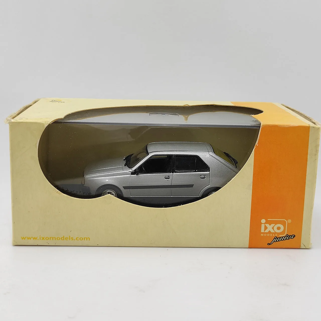 

Дефект поверхности краски, масштаб 1:43, IXO RENAULT 14 GTS 1980, модель автомобиля из серебряного сплава, коллекционная игрушка, подарок, сувенирный дисплей