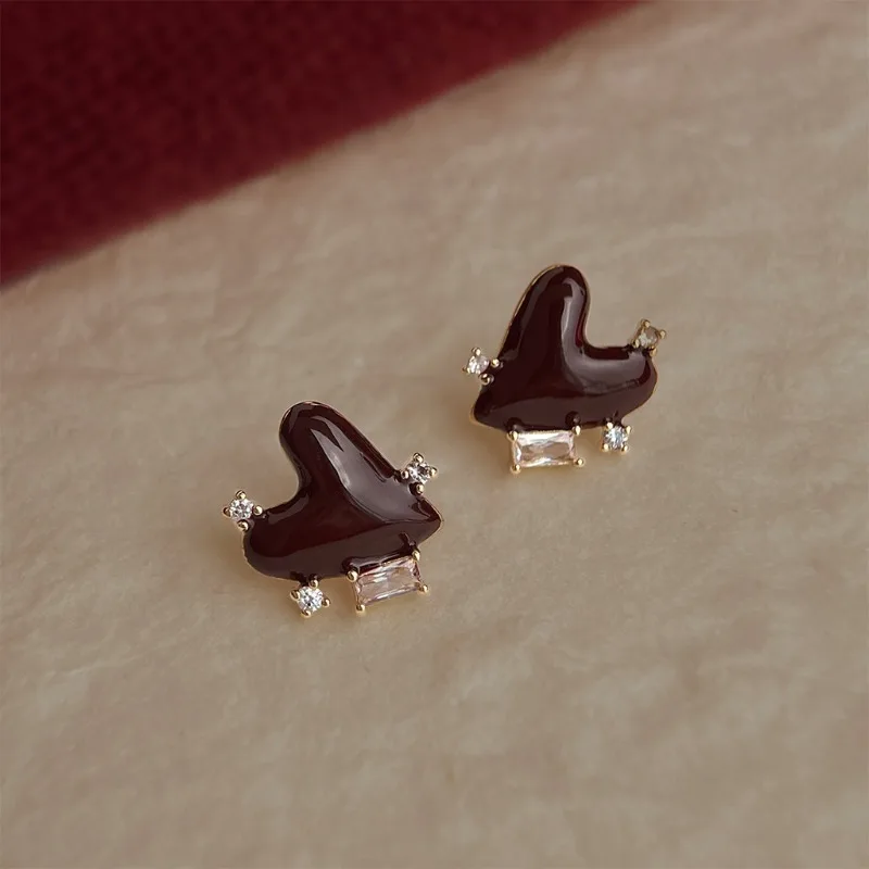 

Ankola Red Micro-Inlaid Zircon Heart Stud Earrings French Retro Light Luxury High-Grade Wine Red Jewelry