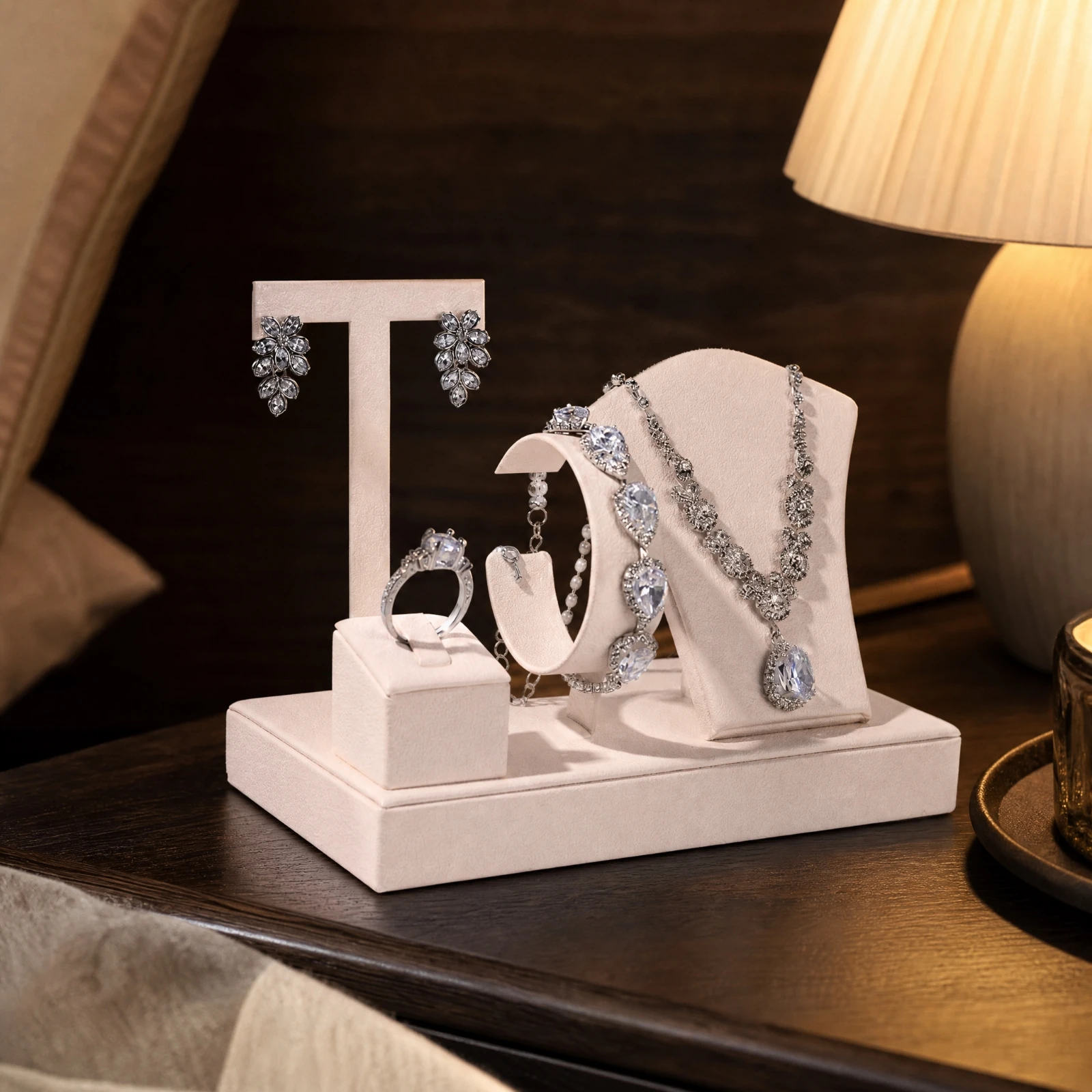 Fourall-in-One Jewelry Display Stand Stable Base Jewelry Stand with Necklace Bust Necklace Display Bust Versatile Elegant