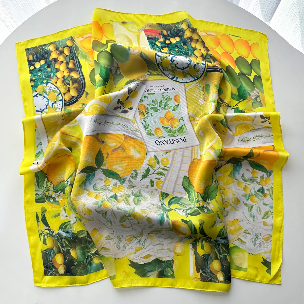 Écharpe carrée florale de luxe - Scarf Silk Square avis et prix