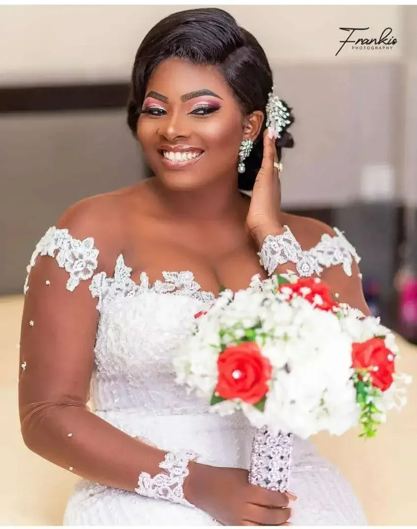 Maßgeschneidertes Brautkleid mit transparentem Ausschnitt, afrikanischen glänzenden Perlen und Applikationen, Robe De Mariée, Vintage-Brautkleid mit offenem Rücken und langen Ärmeln