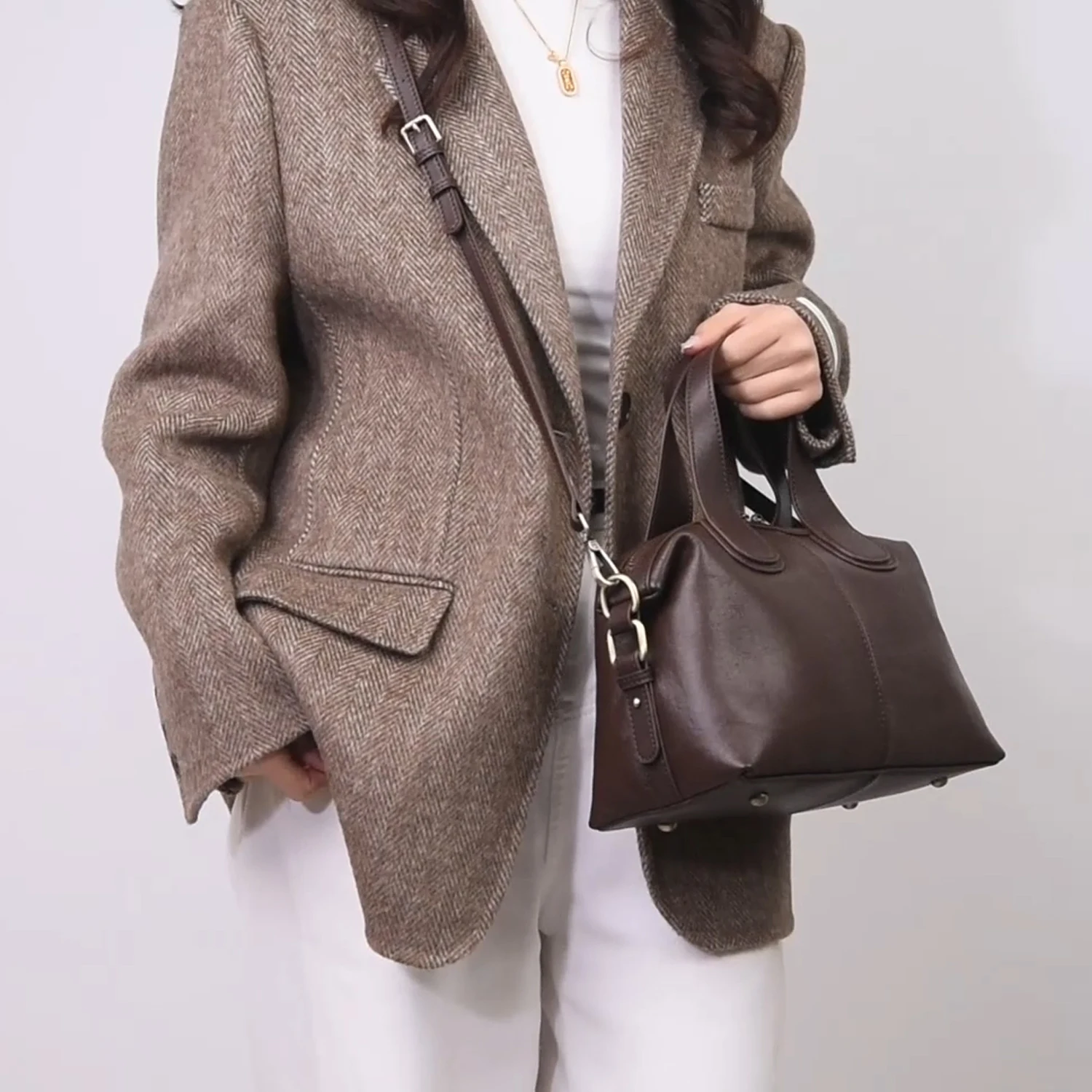 

Classic style pillow bag Genuine Leather luxury woman handbag Women's bag Retro niche fashionable Large capacity Boston Bag