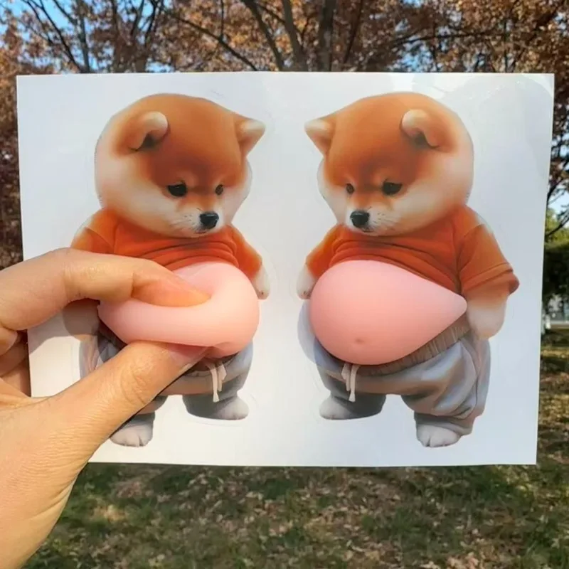 Grappige 3D Shiba Inu Hond Buik Sticker Knijpspeeltje Schattige Puppy in Een Oranje Outfit Fidget Speelgoed Siliconen Zelfklevend voor Kinderen Geschenken