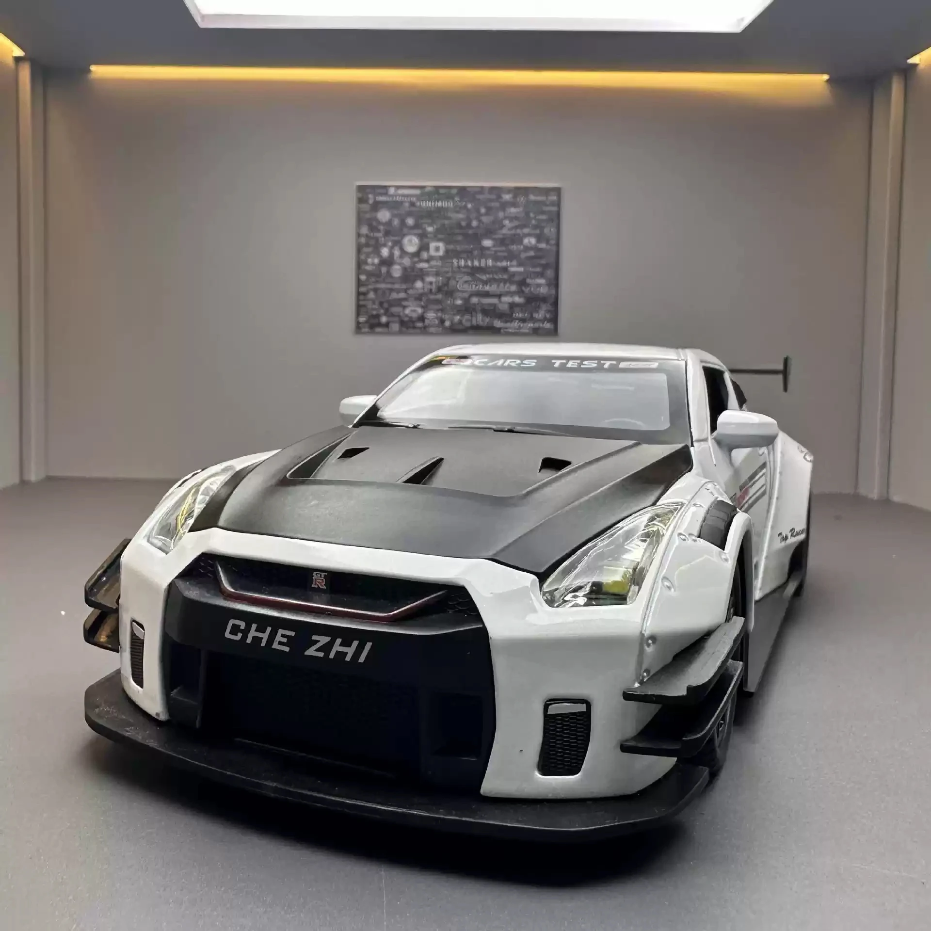 

Metal die casting 1:24 Nissan GTR sports car model simulation sound light rubber tire boy birthday gift ornament