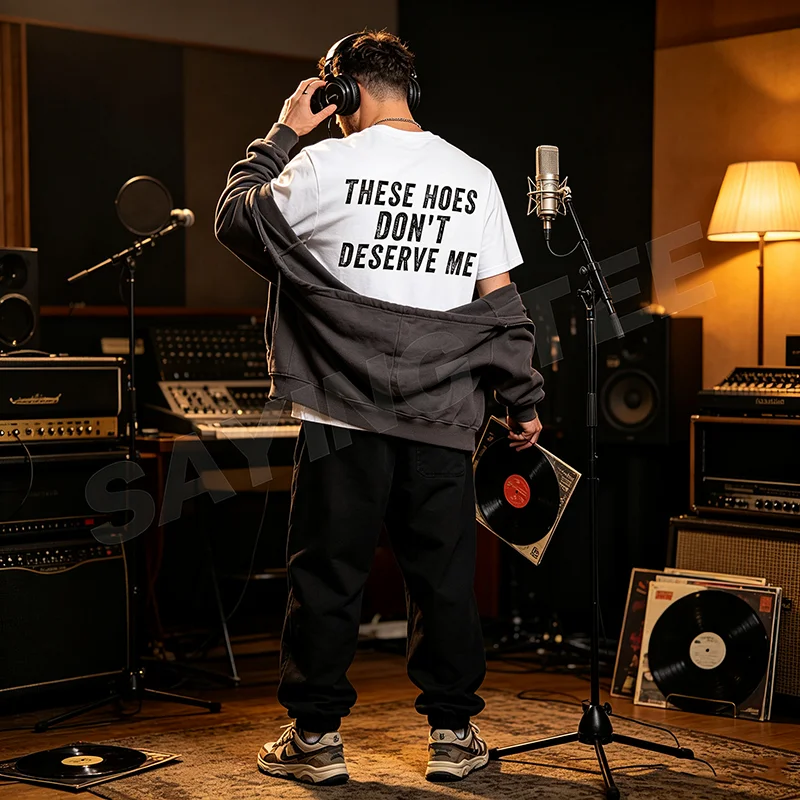 �These Hoes Don't Deserve Me“-T-Shirt, Y2k-T-Shirt mit personalisiertem Country-Spruch, Neuheitsgeschenk, modisches Streetwear-Outfit für Damen und Herren – Detail 3