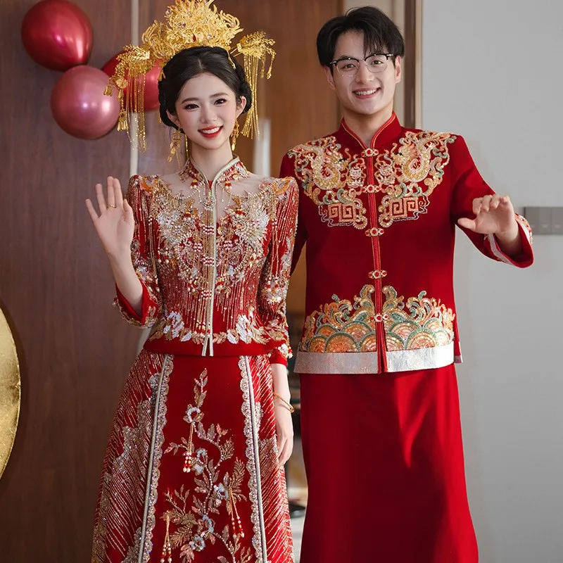 Luksusowe, podnoszone na ramionach korony feniksa dla par i czerwone szaty ślubne, ciężkie, dopasowane suknie do toastów z motywem smoka.