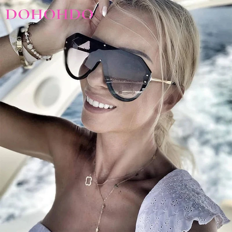 2025 New Fashion Oversized One Piece Sunglasses Women Brand Designer Vintage Rivet Square Sun Glasses Big Frame Female Shades