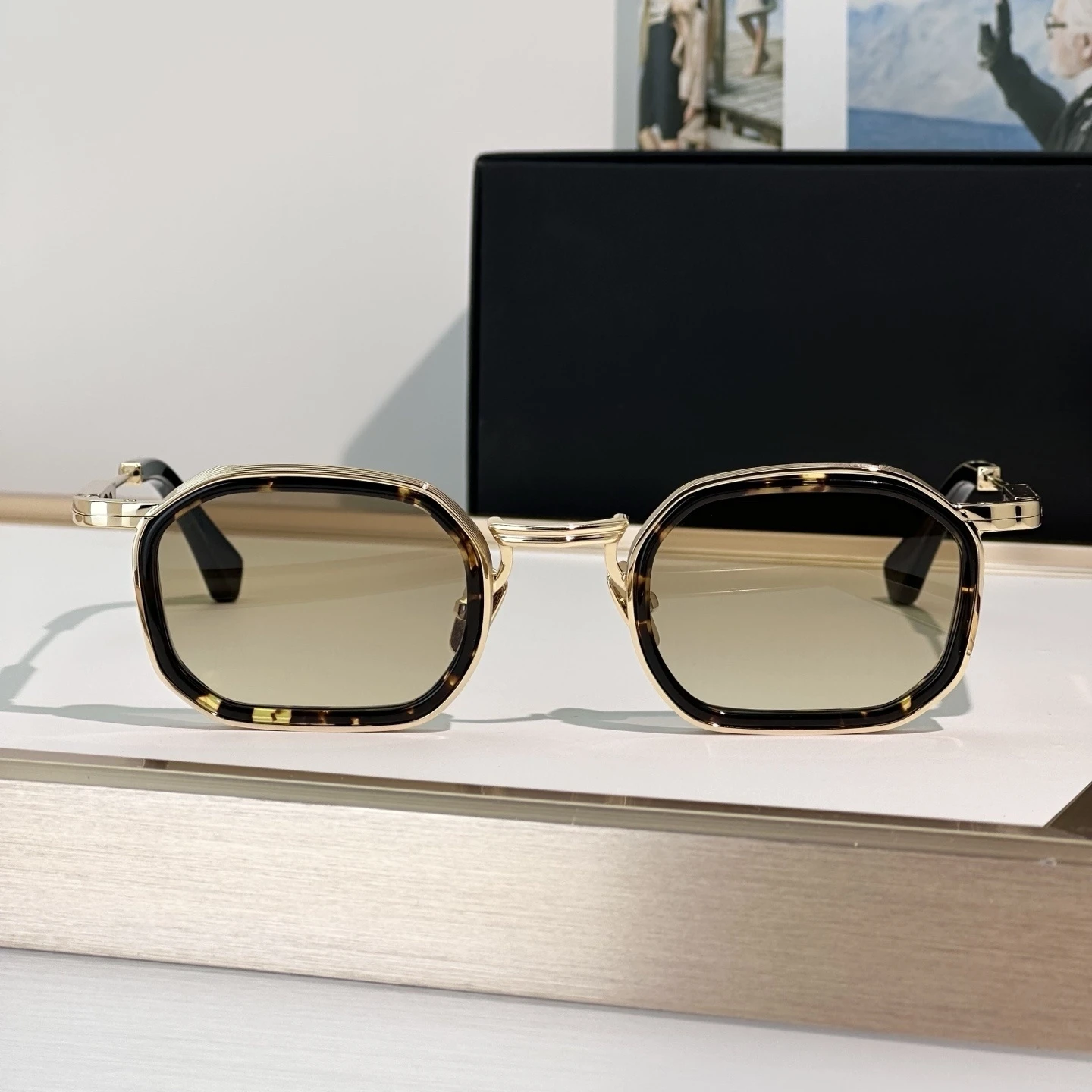 Gafas de sol JEAN para hombre y mujer, montura de metal dorado y acetato con diseño cuadrado y lentes degradadas color oliva, protección UV400, gafas de moda unisex.