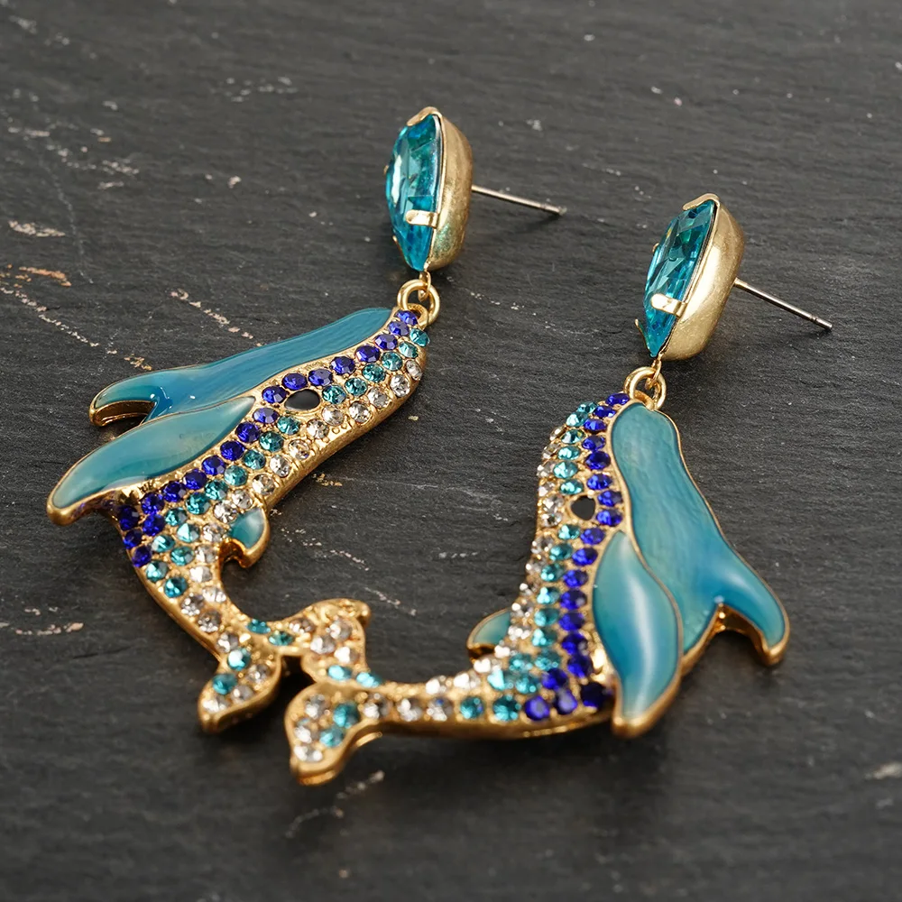 

2025 New European and American Fashion Whale Earrings Retro Elegant Marine Life Jewelry Banquet Decent Atmosphere