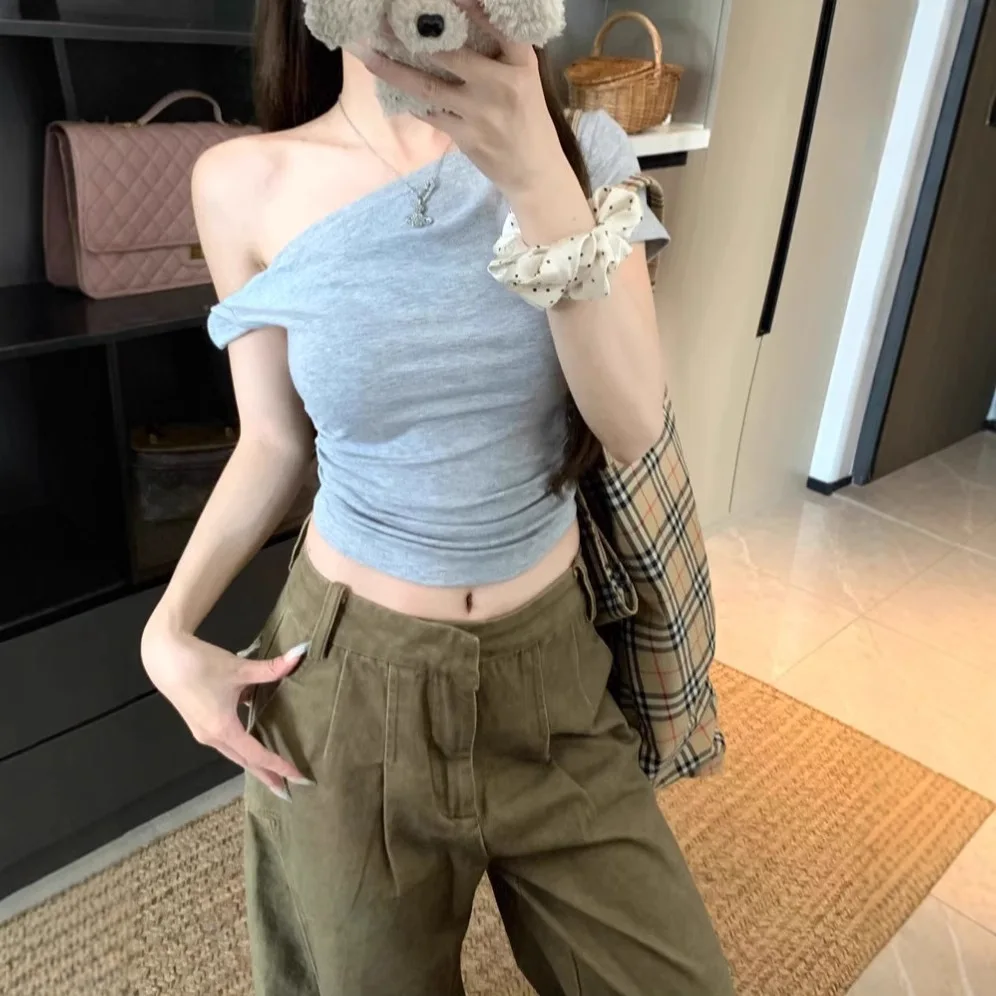 Ariseism الأمريكية الرجعية الأحمر غير المتكافئة الكتف سليم صالح تي شيرتات قصيرة الاكمام المرأة الصيف نمط جديد حار قاعدة الأعلى