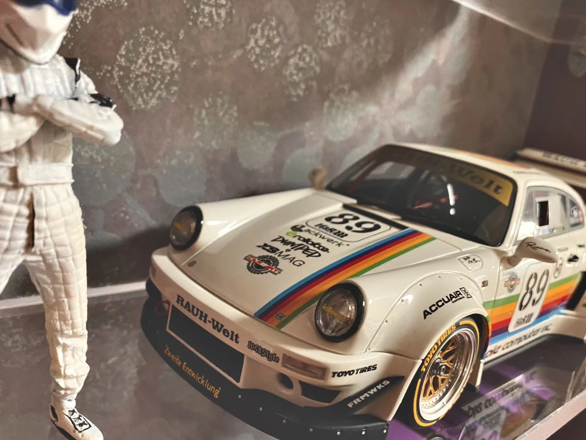 Gtspirit gts 964 rwb Apple Rainbow Paint Limited Edition 1/18 Car Model Classic Toy Gift piece