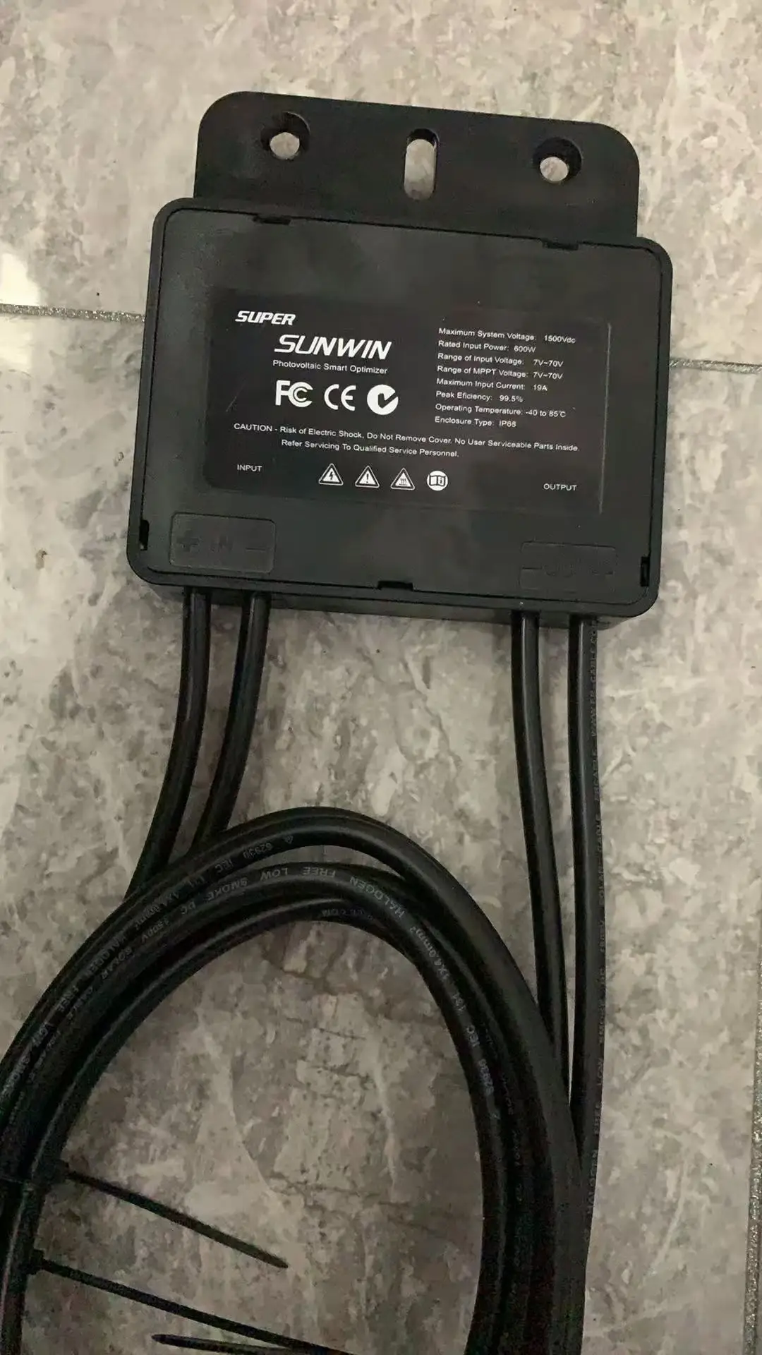 

Умный пластиковый оптимизатор мощностью 600 Вт, улучшает эффективность генерации электроэнергии на панели, сертифицирован CE, безопасный и надежный