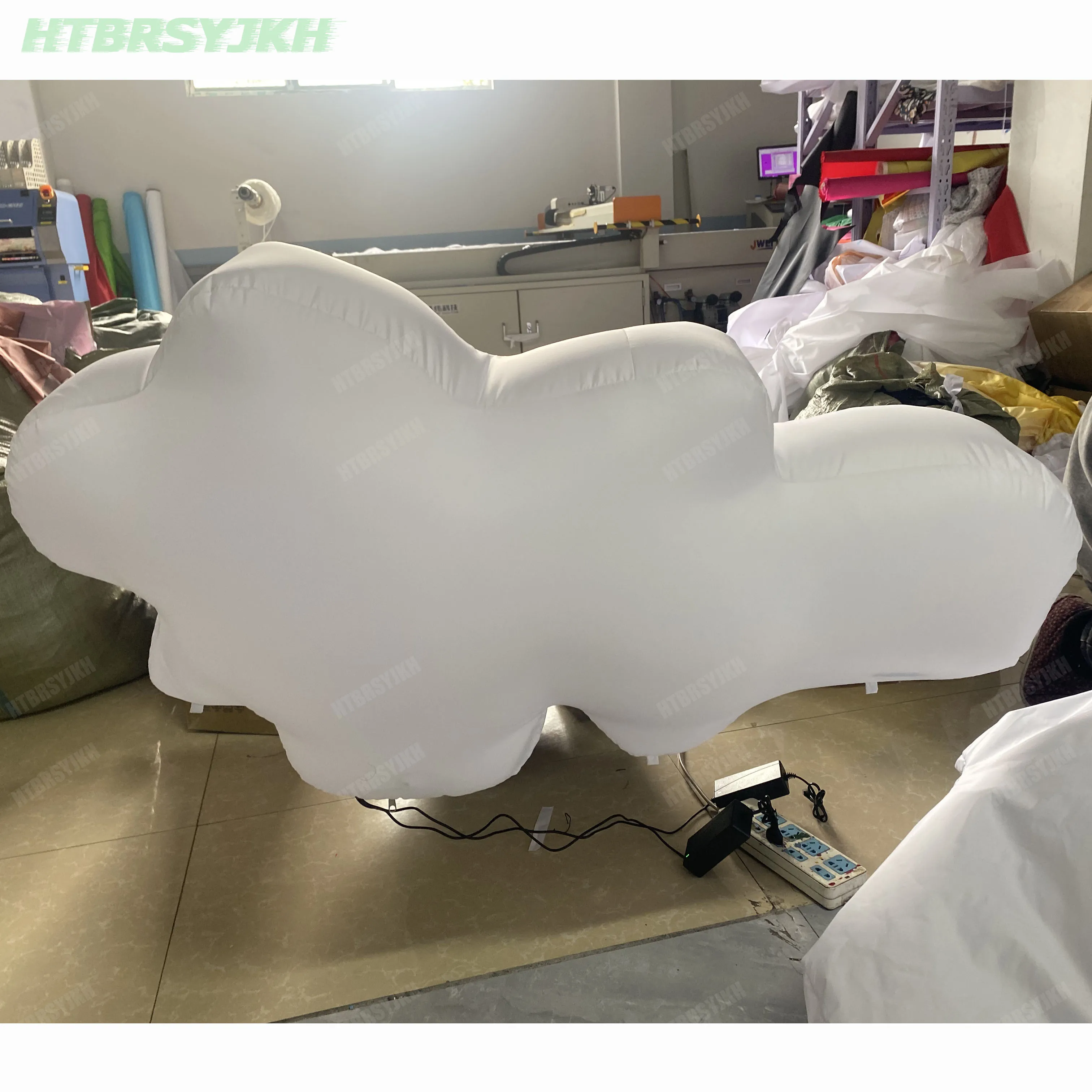 เมฆพองยักษ์พร้อมไฟ LED เปลี่ยนสีโลโก้ที่กําหนดเอง/พิมพ์รูปแบบที่มีอยู่ไนท์คลับกิจกรรมตกแต่งอุปกรณ์ประกอบฉากโฆษณา