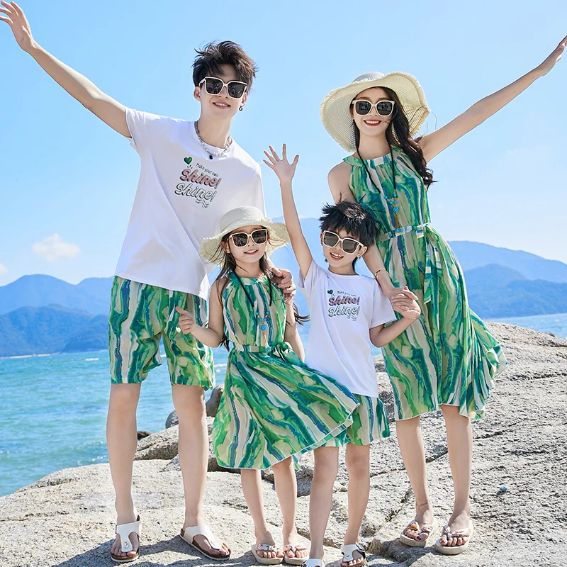 

Family Matching Outfits Summer Beach Mum Daughter Bohemian Dresses Dad Son Cotton T-shirt+Shorts Couple Clothes Holiday Seaside