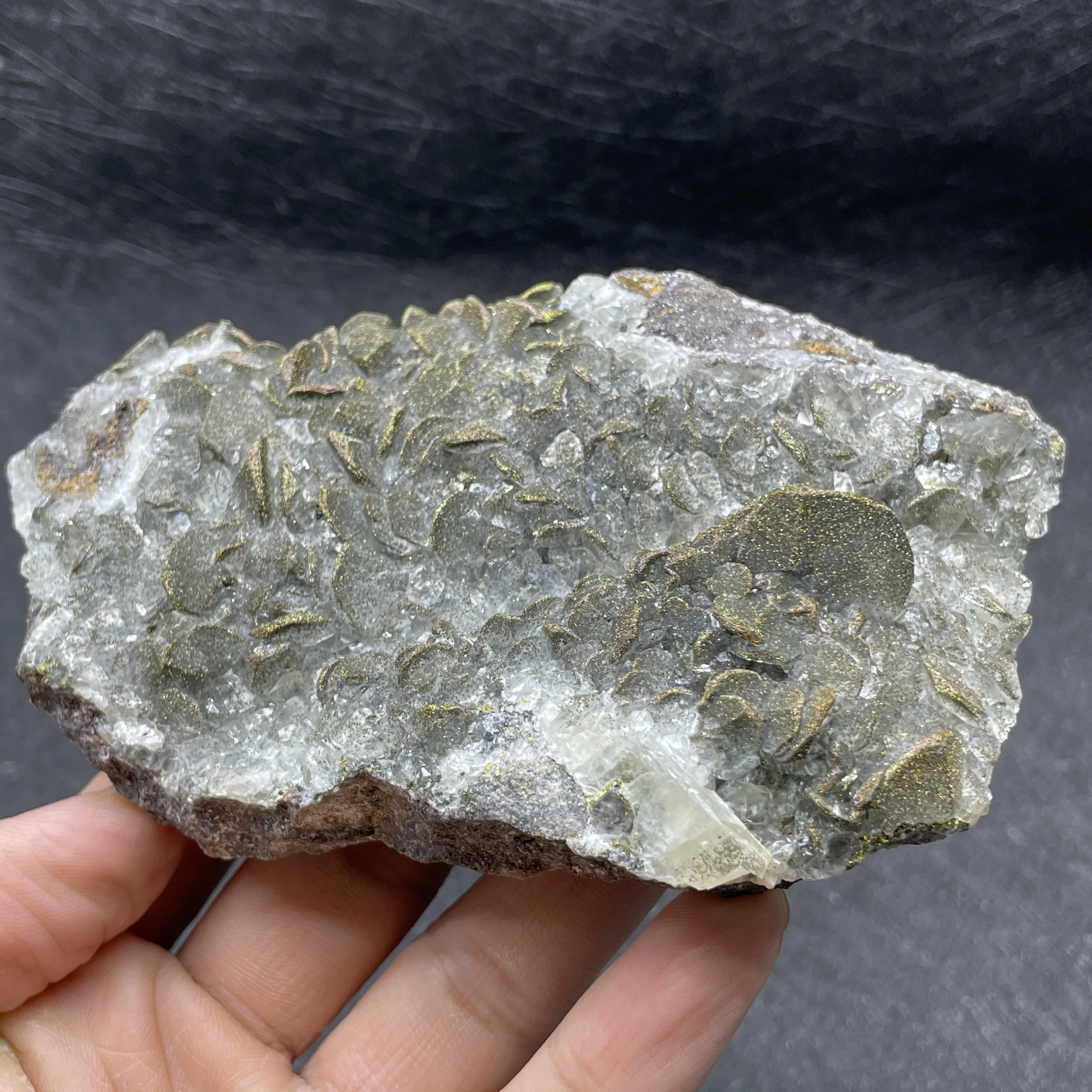 

342 г натуральный кальцитовый кристалл с пиритом, минеральный образец камней и кристаллов, целебные Grystals, кварцевые украшения для дома W10