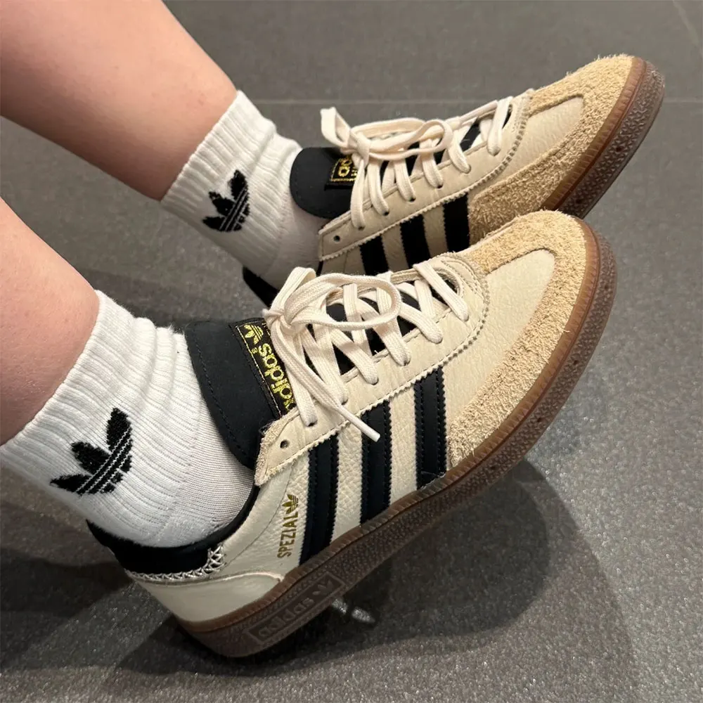 adidas Originals HANDBALL SPEZIAL Women's White Low-Top Sneakers with Rounded Toe for Comfort and Warmth  IE3698