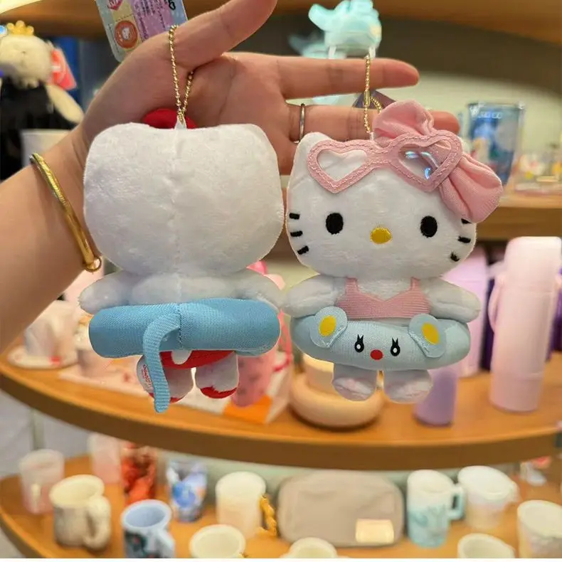 Sanrio ตุ๊กตาของเล่นรูปวงกลมสำหรับว่ายน้ำลายการ์ตูน Hello Kitty, ตุ๊กตาขนนุ่มของขวัญพวงกุญแจกระเป๋าน่ารักอนิเมะเด็กผู้หญิง