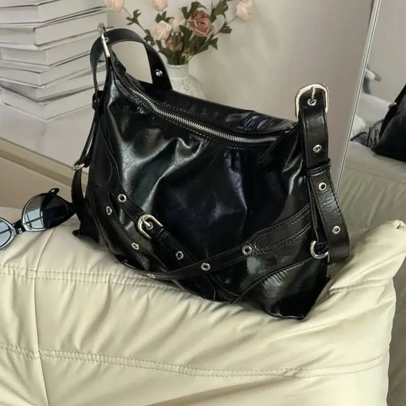 Bloom Hot Girls Black Underarm Shoulder Fashionable Casual Crossbody Bags Female Versatile Messenger Bag 2025 New