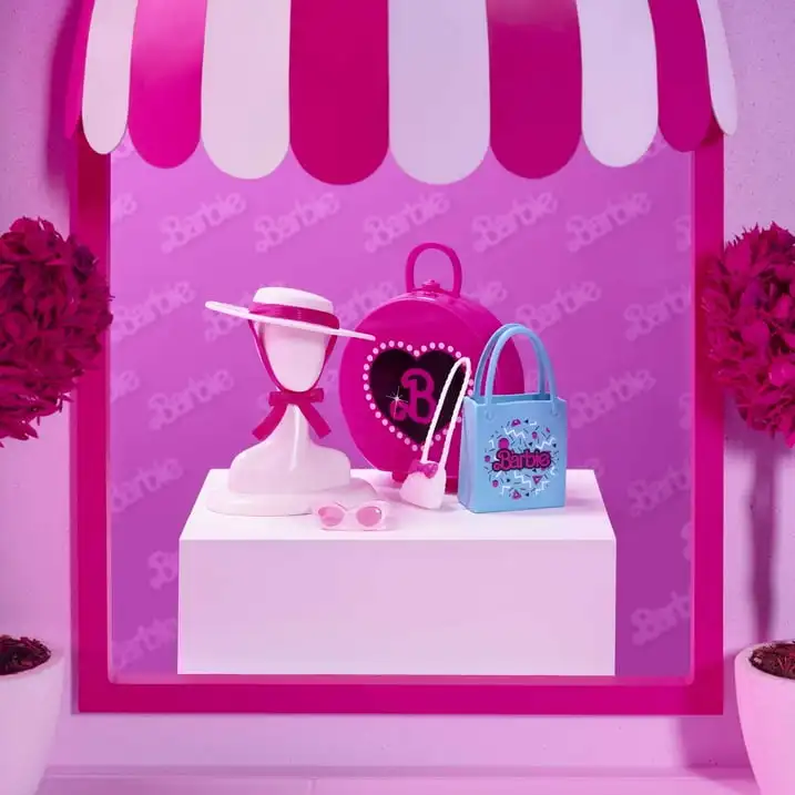 Rewind-Muñeca coleccionable edición 80s, con vestido sofisticado y accesorios nacarados