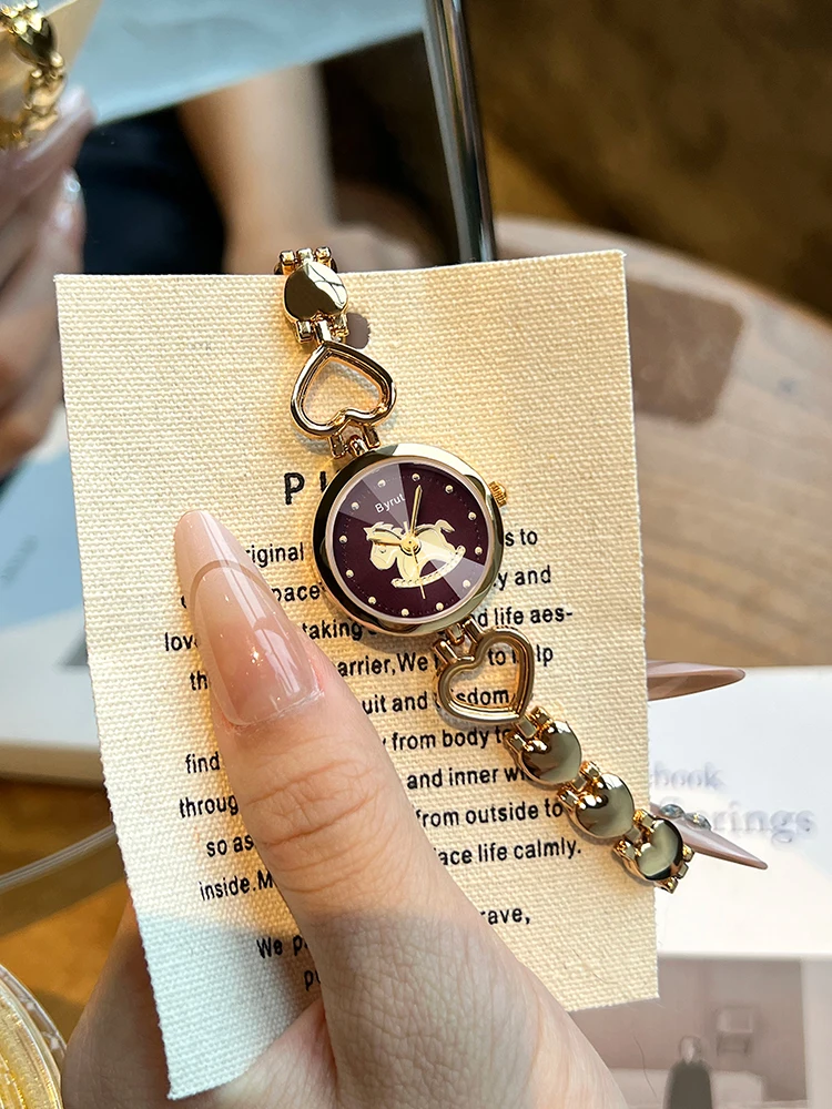 

Luxury Gold Woman Watch Cute Trojan Horse Pattern Pointer Exquisite Bracelet Personalized Clock Gift Retro Quartz Watch