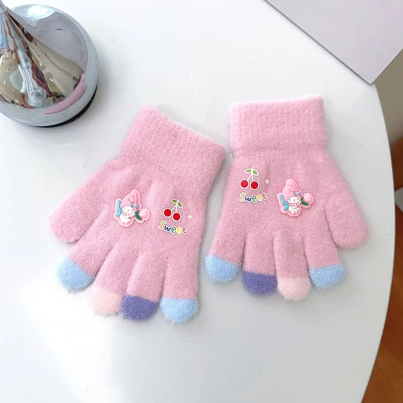 

KT Cat's New Autumn/Winter Collection: Adorable cartoon-patterned full-finger gloves designed for schoolchildren, suitable for b