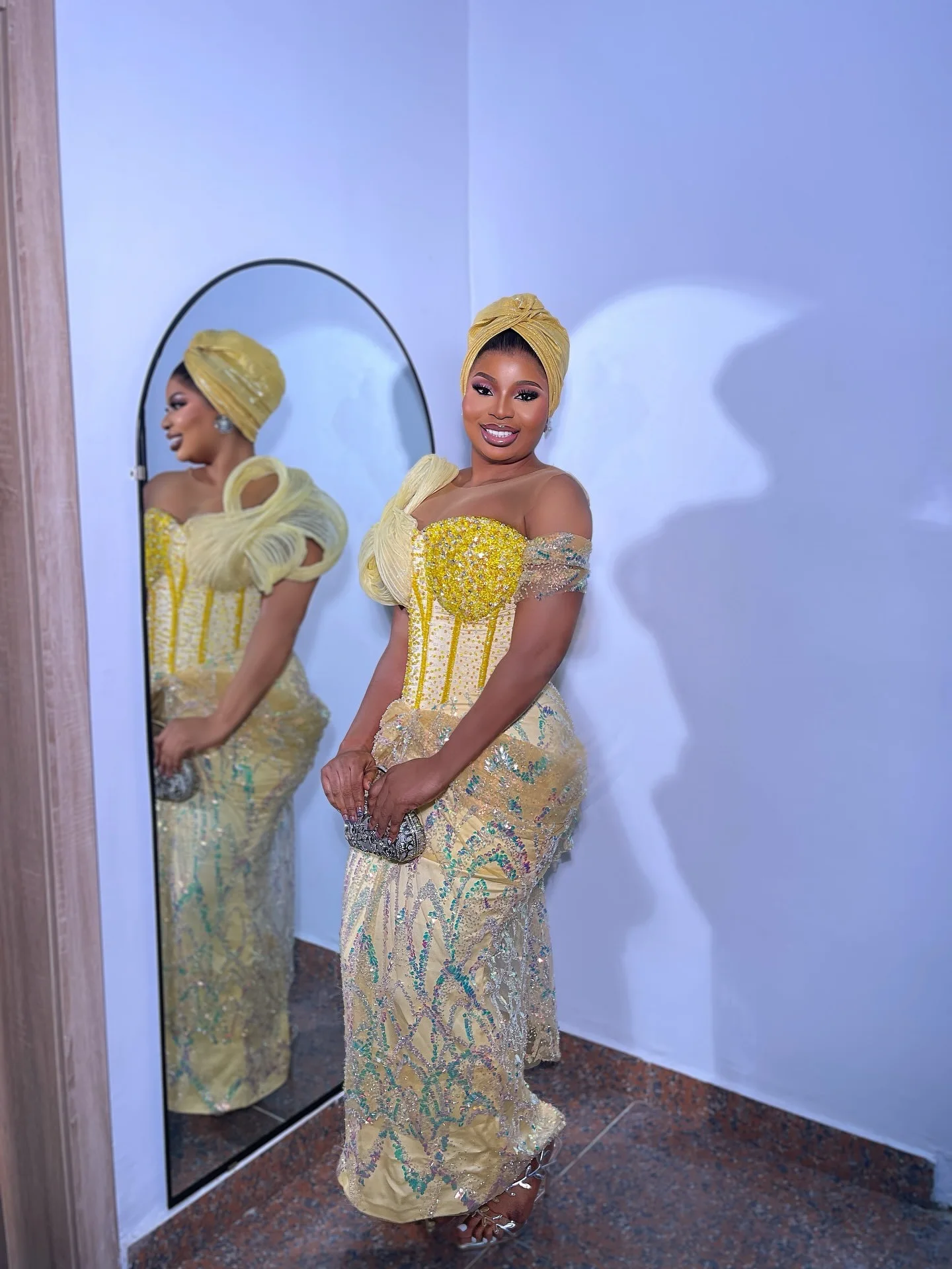 Luz amarela reta 2025 vestidos de baile frisado sheer neck tornozelo comprimento noite formal festa aniversário vestidos zj2601