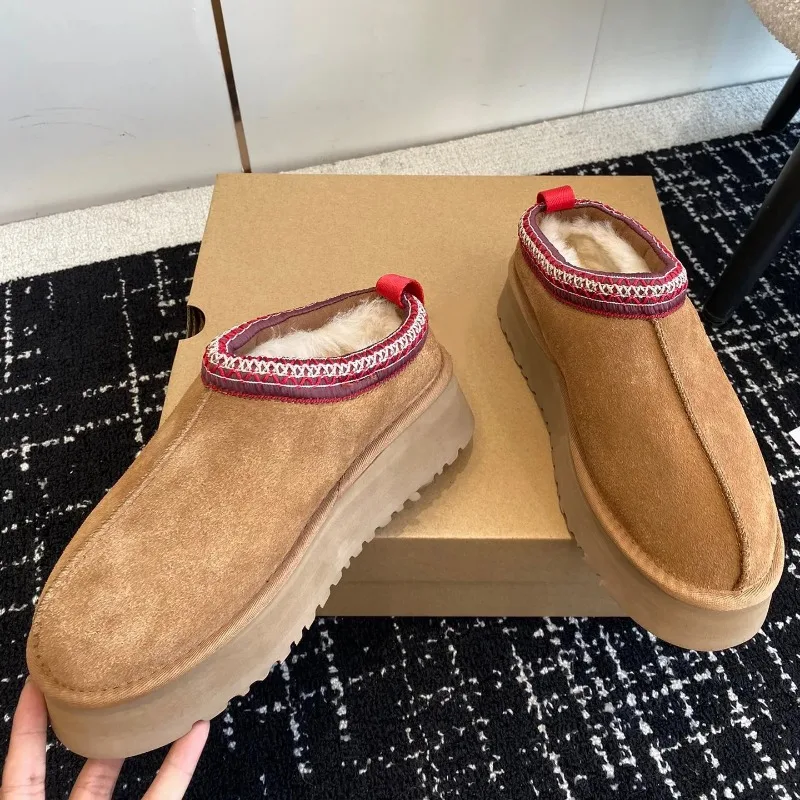 Pantoufles en cuir de vachette et laine pour hommes et femmes, bottes à plateforme, chaussures à enfiler, hiver, nouveau, 2024