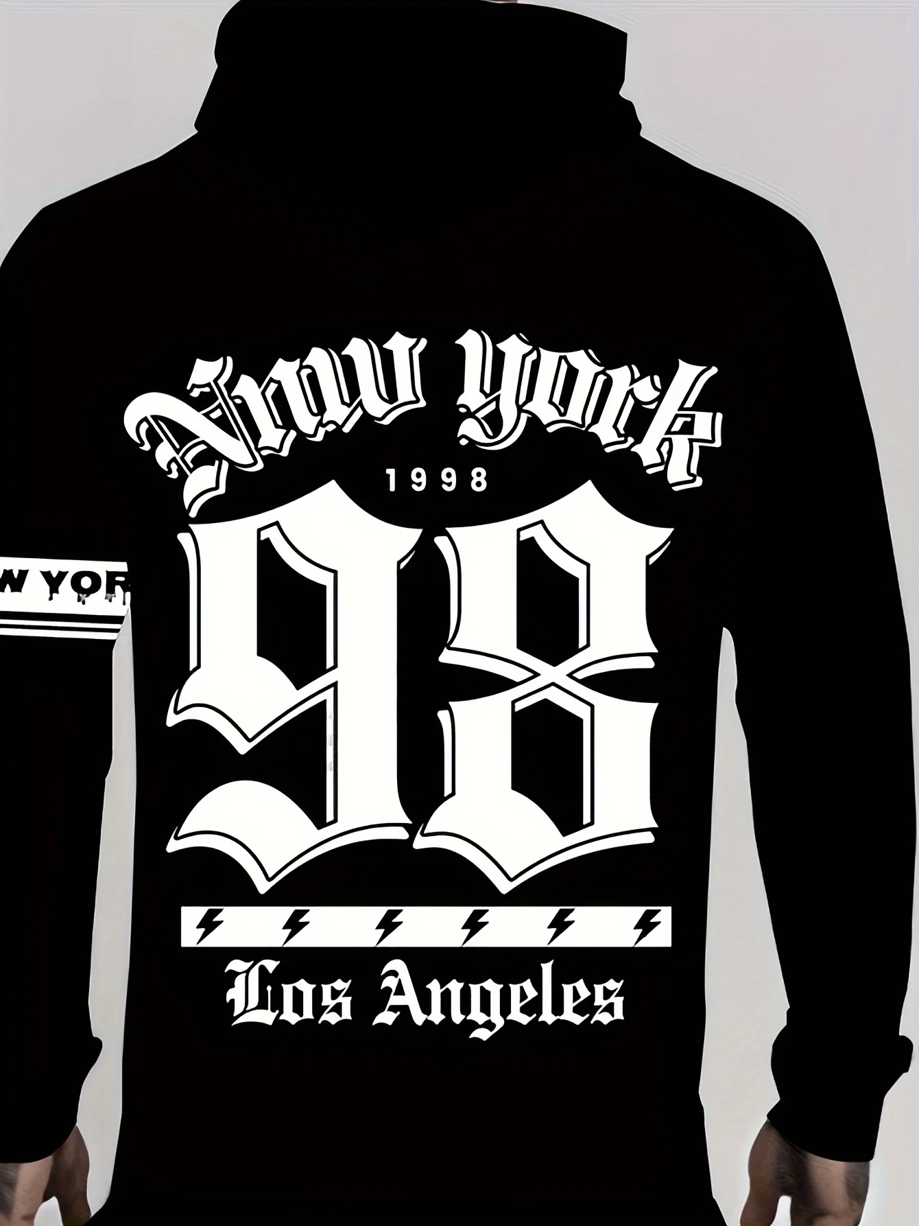 Новый мужской комплект с капюшоном на весну и осень 2025 — это мягкий и повседневный с буквенным принтом для катания на роликовых коньках.