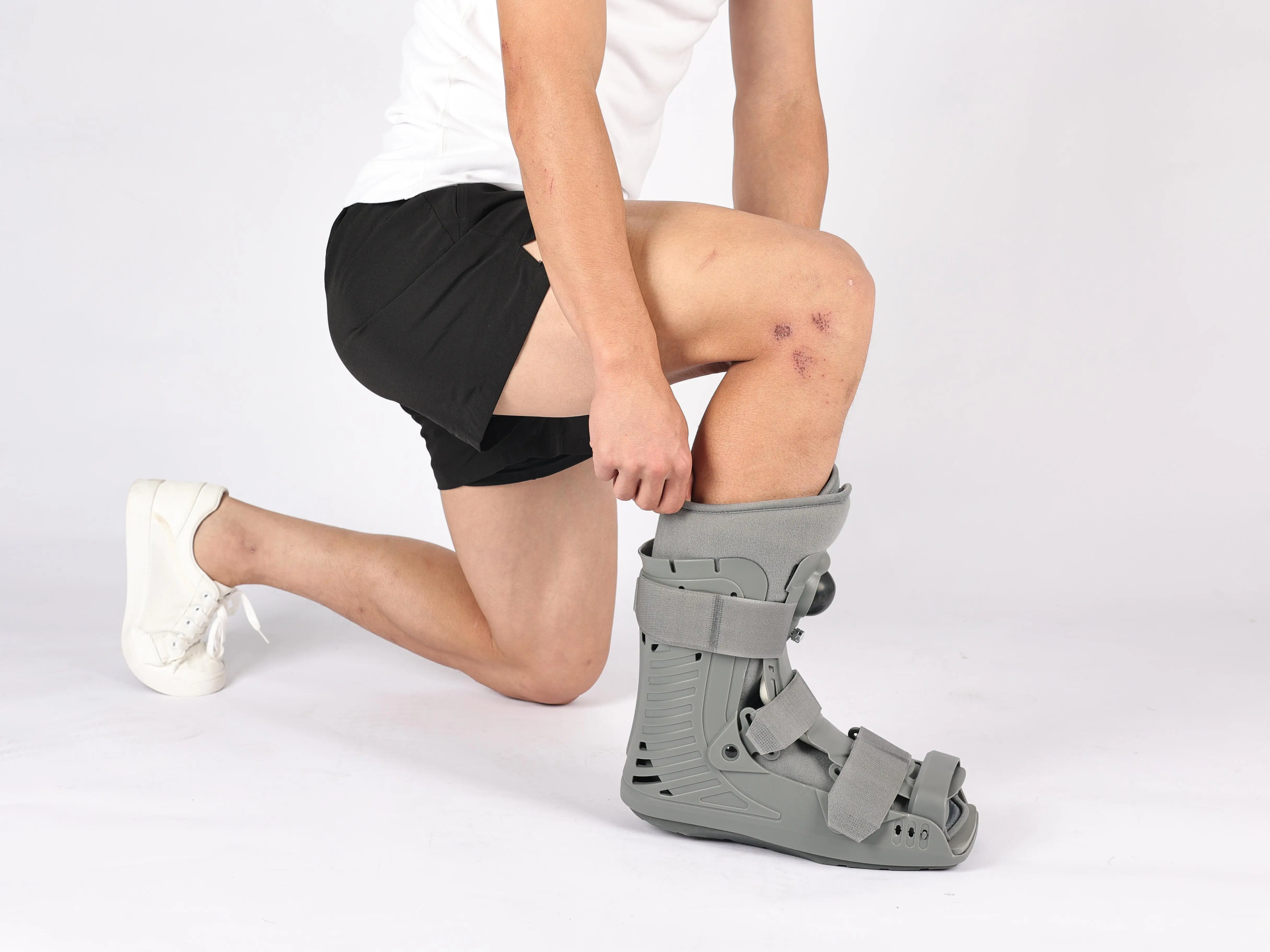 

Ортопедический короткий сапог-ортез для голеностопа при переломах и растяжениях — настраиваемый сапог для ходьбы при травмах стопы