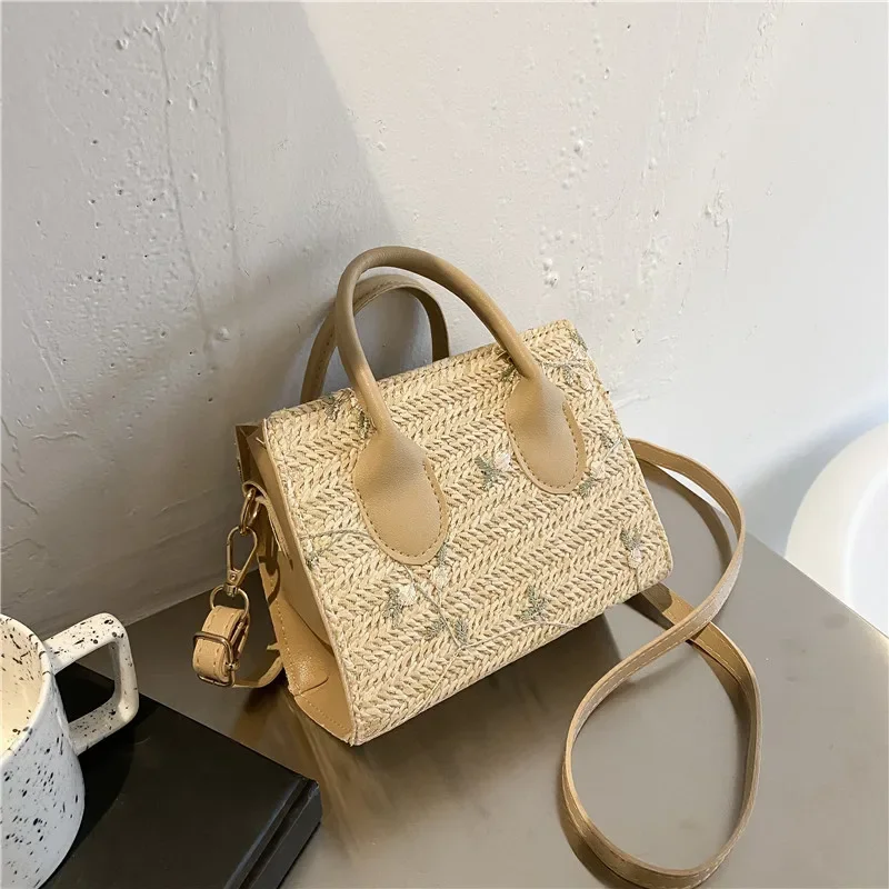 

Versatile Vacation Style Shoulder Bag, Fashionable Woven Small Fresh Flower Crossbody Bags, Suitable for Commuting Travel