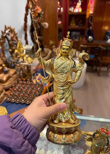 Estatua de Cobre del Buda Guru Rinpoche Sampa Lhundrup del Tíbet, 23 cm, con Detalles Dorados