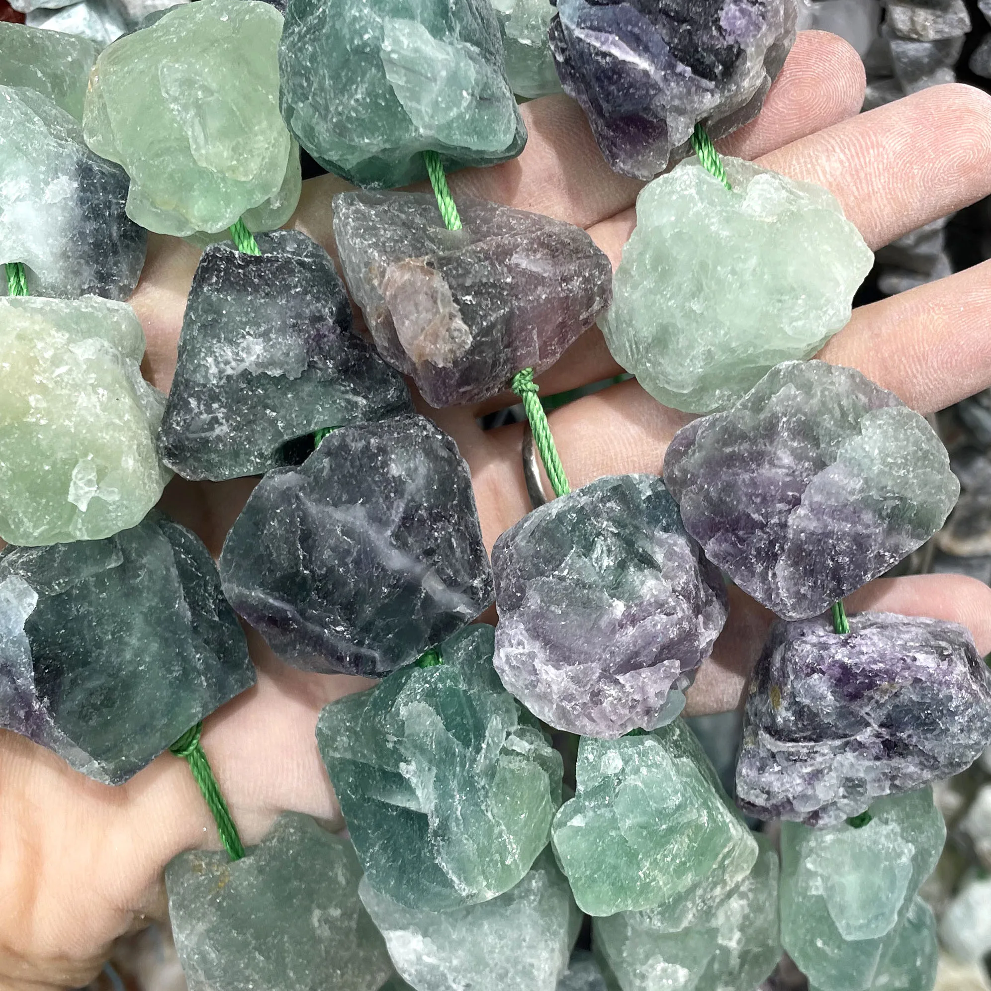 Natürliche Unregelmäßige Freiform-Rohsteine, Raue Fluorit-Mineralnuggets, Lose Abstandsperlen, DIY-Zubehör für Schmuckherstellung – Detail 1