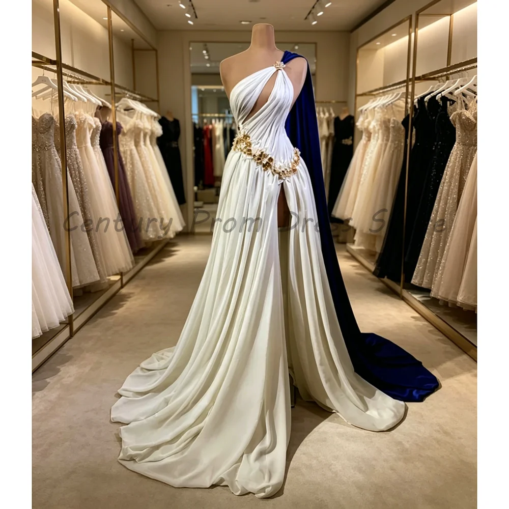Weißes Einschultriges Hochzeitskleid mit Königsblauem Cape Luxuriöse 3D-Blumenapplikation Satin A-Linie Brautkleid mit Schleppe für die Braut