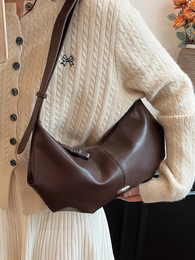 Retro Half Moon Shoulder Bag Women's Texture Soft Leather Large Capacity Tote Bag Casual Versatile Crossbody Bags Autumn New