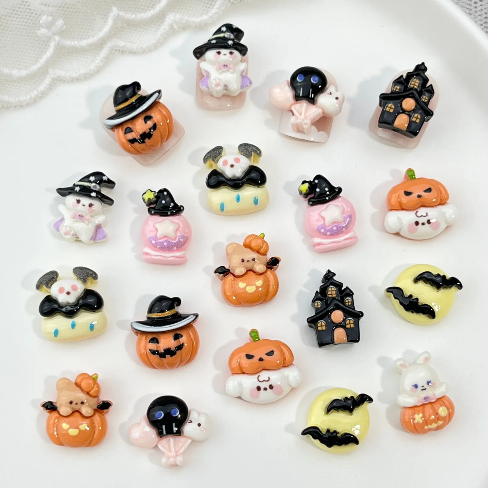 20 Stück Halloween-Cartoon-Nagel-Charms im dunklen Stil, 3D-Kürbis-, Geist- und Totenkopf-Harz-Accessoires für DIY-Nagelkunst-Dekoration – Detail 2