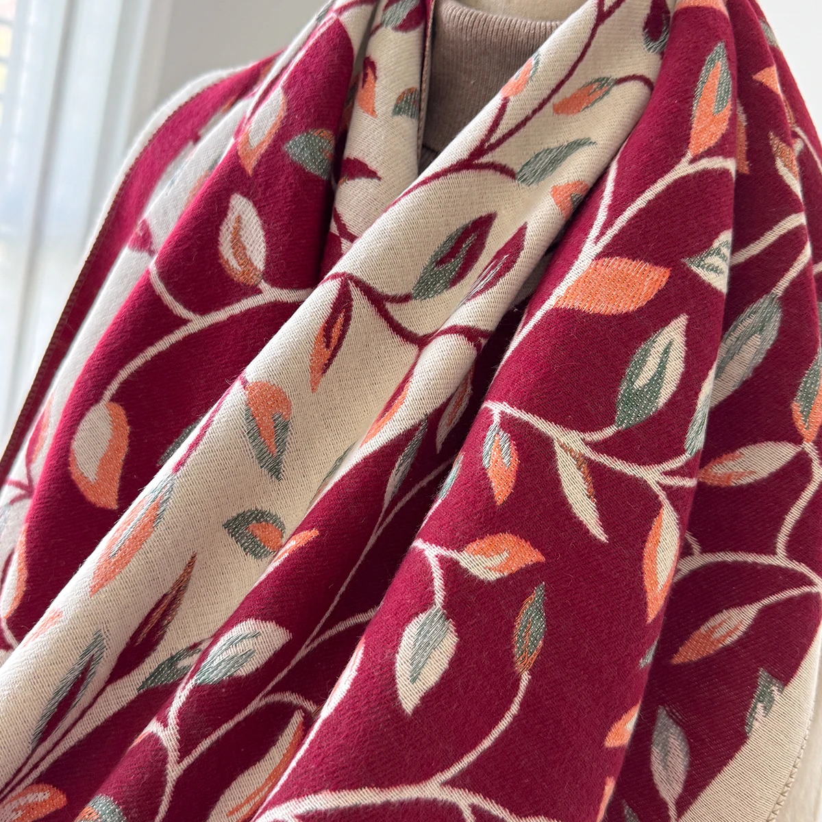 Brand Fashion Damen-Winterschal aus Kaschmir – Vintage-Ölgemälde mit Blattmuster, Quasten-Pashmina, dicker Wickel- und Echarpe-Poncho – Detail 2