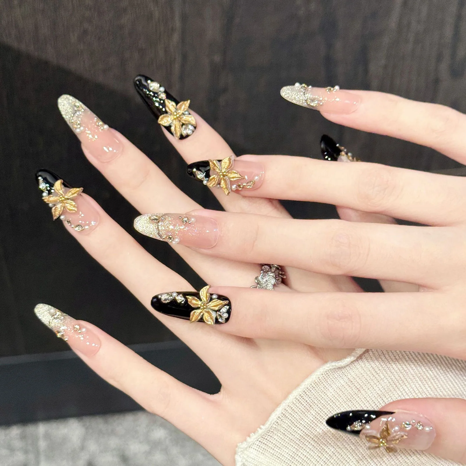 10-pecas-de-unhas-posticas-douradas-3d-esculpidas-a-mao-elegantes-com-degrade-nude-cobertura-total-com-strass-unhas-posticas-de-luxo