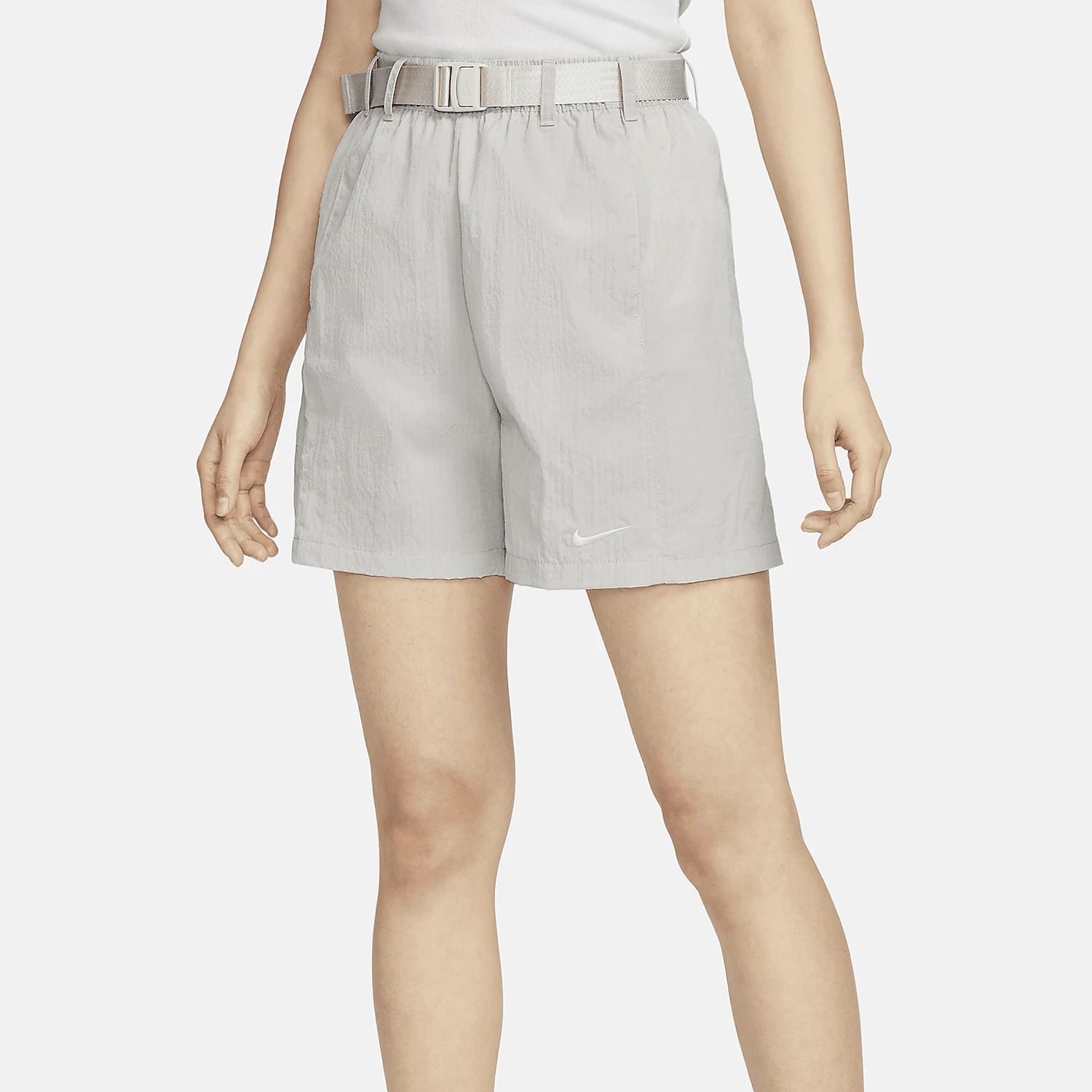 

Nike Sportswear Women's Woven Loose-Fit Sport Shorts HJ3945-014