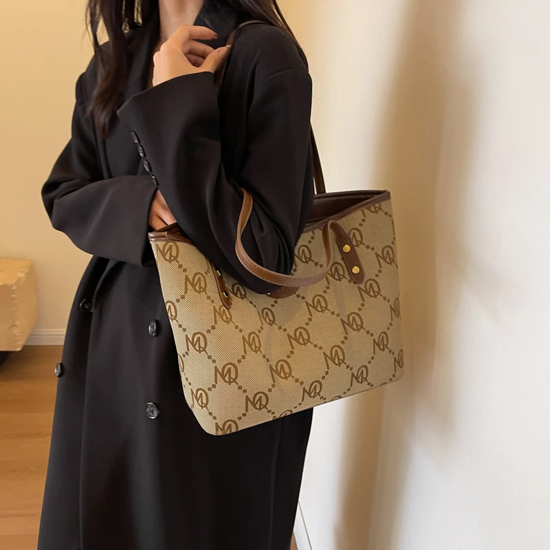 

Elegant Women Leather Luxury Fashion Shoulder Bag Classic Designer Tote Handbag For Attractive Daily Outings