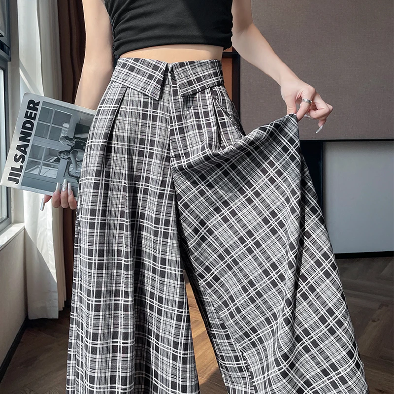 

ins Black and white checkered retro high waisted wide leg skirt with an atmosphere that covers the flesh, wearing divine pants